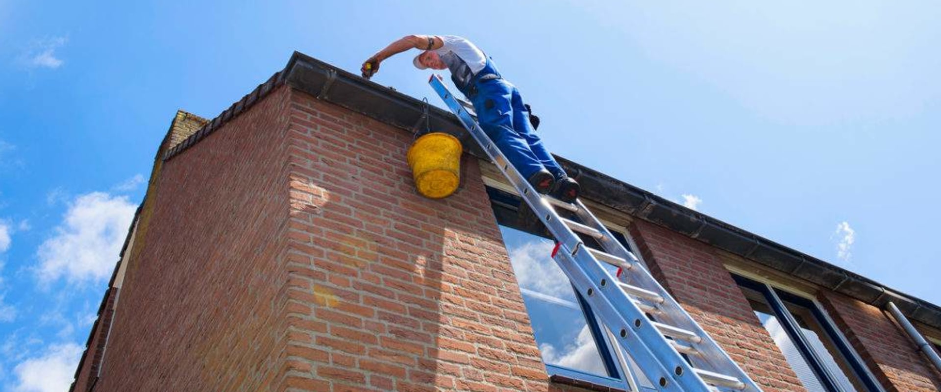Wat gebeurt er als je de dakgoten niet schoonmaakt?