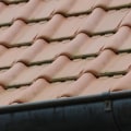 Waar moeten dakgoten op een huis worden geïnstalleerd?